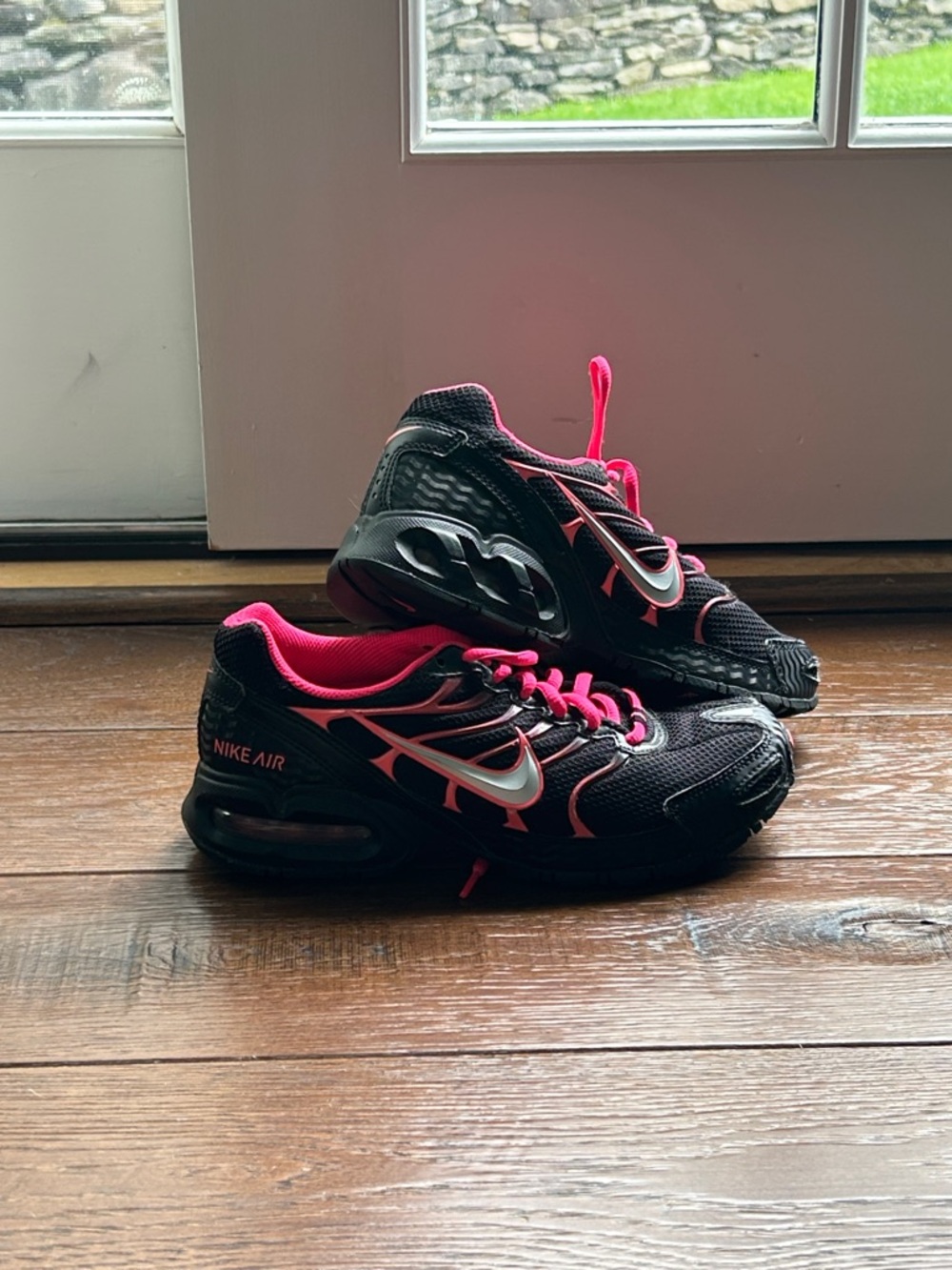 Nike Black and Hot Pink Women's Athletic Sneakers